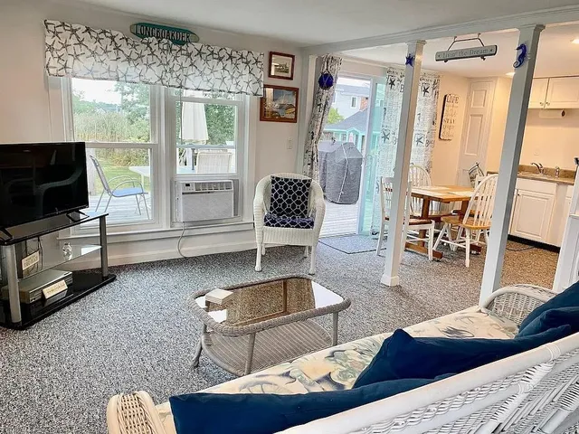 $1,800 | 34 Ellery Avenue, Middletown, RI 02842