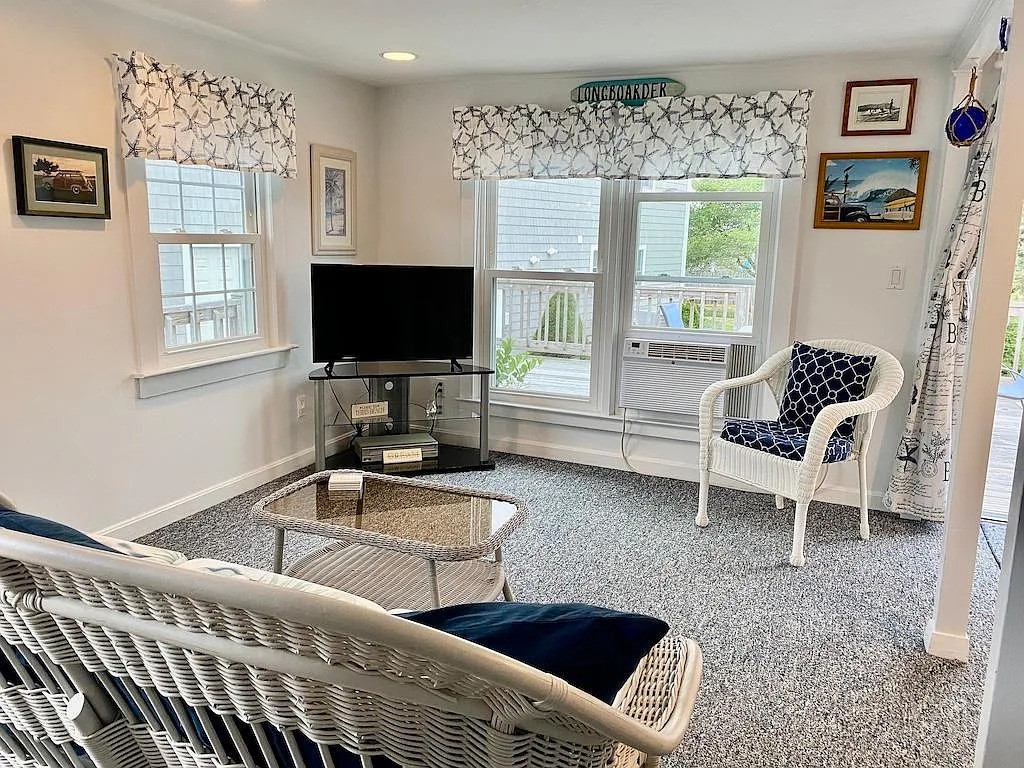 34 Ellery Avenue Middletown, RI 02842 - Photo 5 of 16