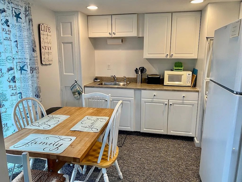 34 Ellery Avenue Middletown, RI 02842 - Photo 6 of 16