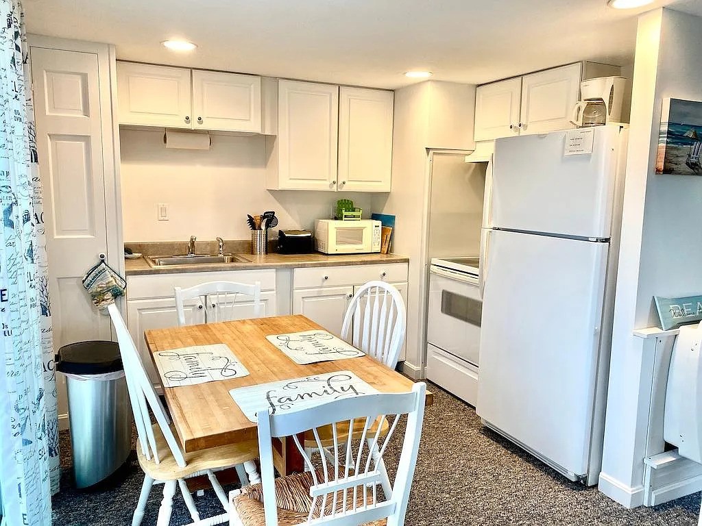 34 Ellery Avenue Middletown, RI 02842 - Photo 7 of 16