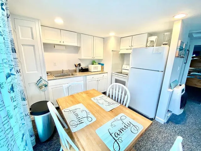 $1,800 | 34 Ellery Avenue, Middletown, RI 02842