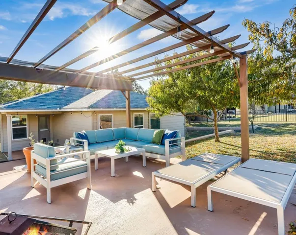 $399,900 | 20700 Deep Creek, Lago Vista, TX 78645