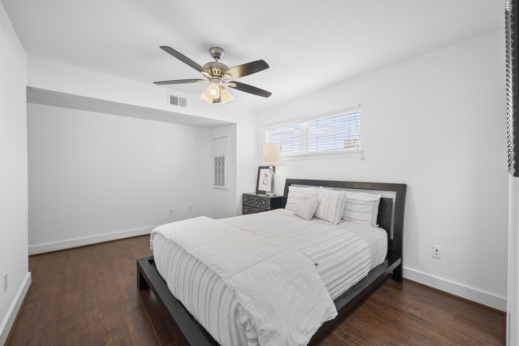 234 Westheimer Road, Unit 8 Houston, TX 77006 - Photo 11 of 24 Bedroom 1