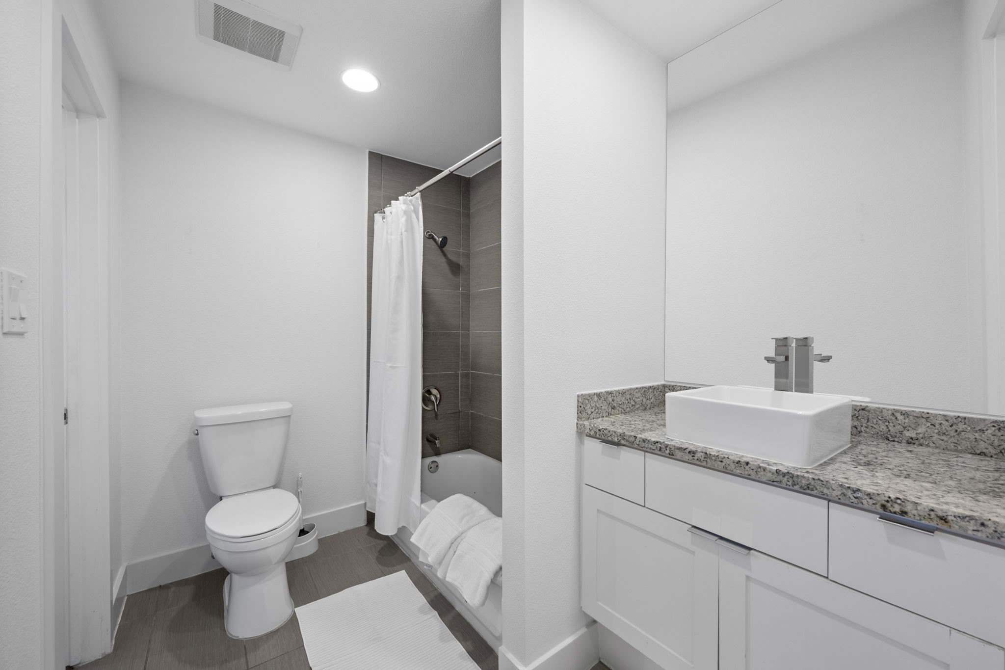 234 Westheimer Road, Unit 8 Houston, TX 77006 - Photo 15 of 24 Fully Remodeled Bathroom