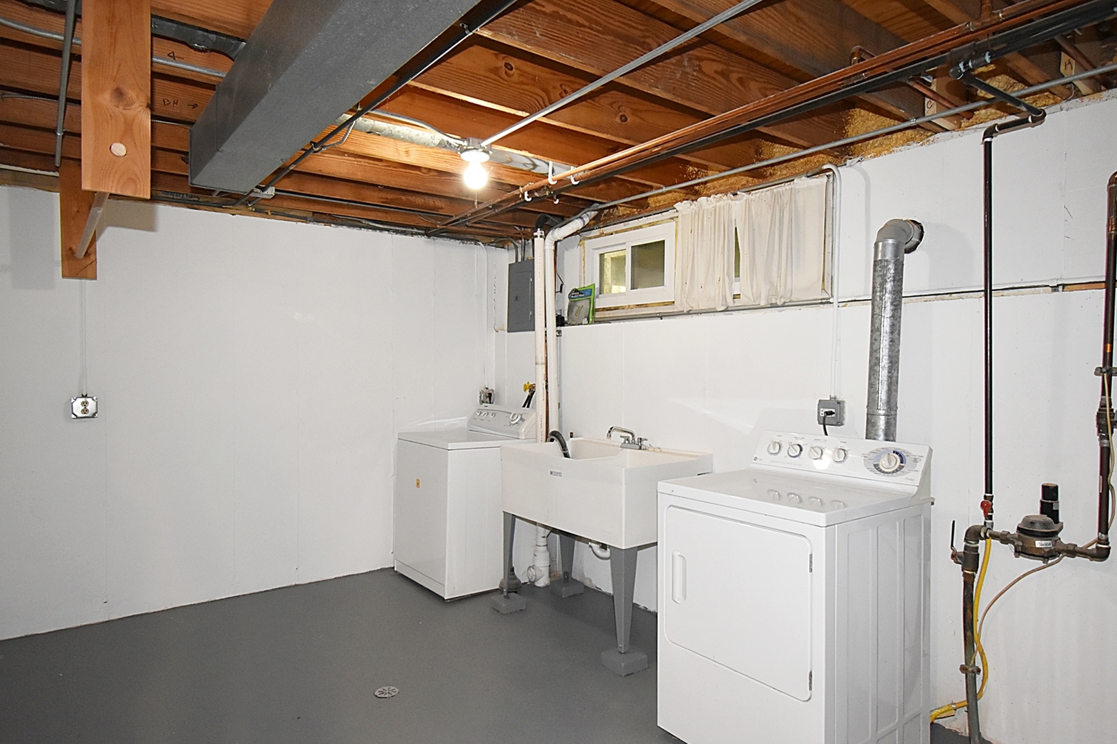 1191 Meadow Lane Elgin, IL 60123 - Photo 27 of 35 a utility room with dryer and washer