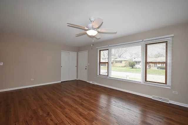 $2,800 | 1191 Meadow Lane, Elgin, IL 60123