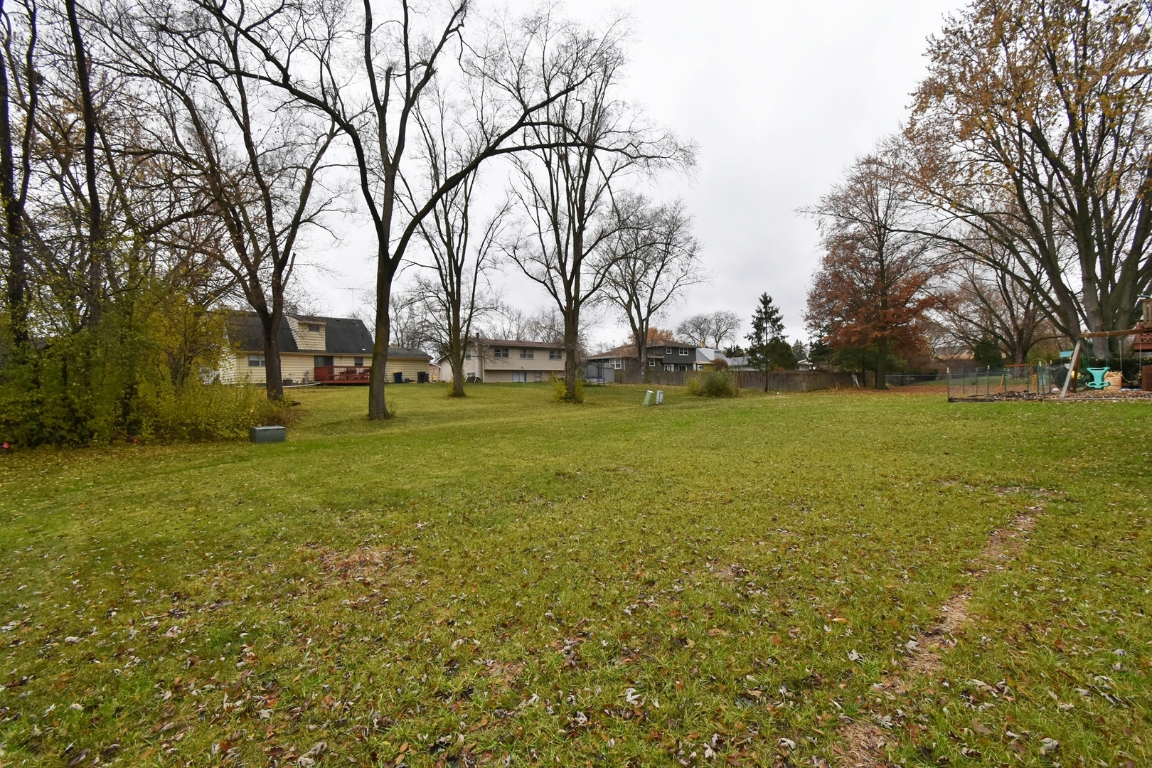 1191 Meadow Lane Elgin, IL 60123 - Photo 32 of 35 a backyard of apartments with large trees