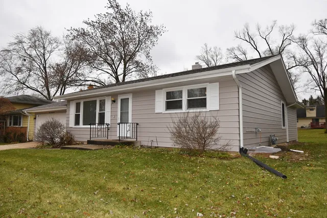 $2,800 | 1191 Meadow Lane, Elgin, IL 60123