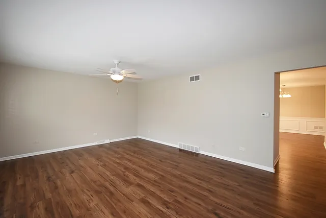 $2,800 | 1191 Meadow Lane, Elgin, IL 60123