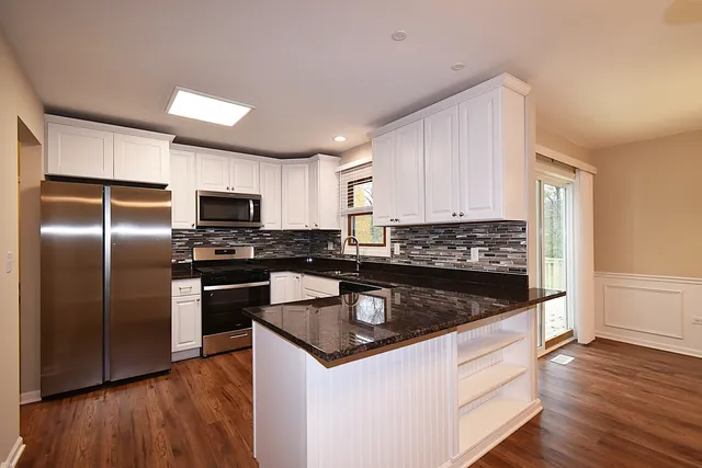 $2,800 | 1191 Meadow Lane, Elgin, IL 60123