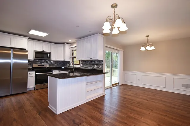 $2,800 | 1191 Meadow Lane, Elgin, IL 60123