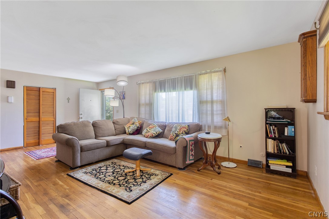 3659 Warners Road Camillus, NY 13209 - Photo 6 of 35