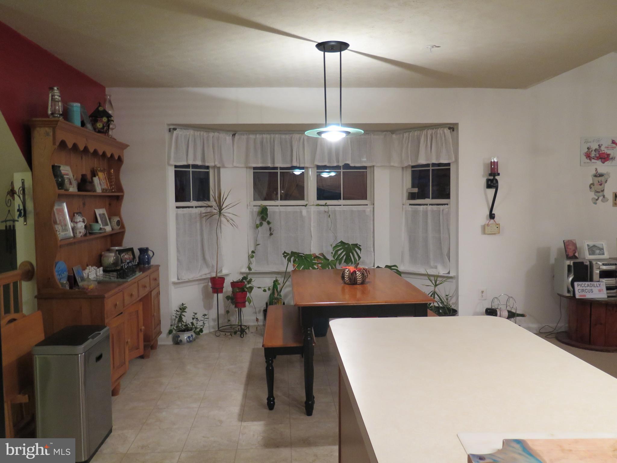 Kitchen w/dining area and Bay Window