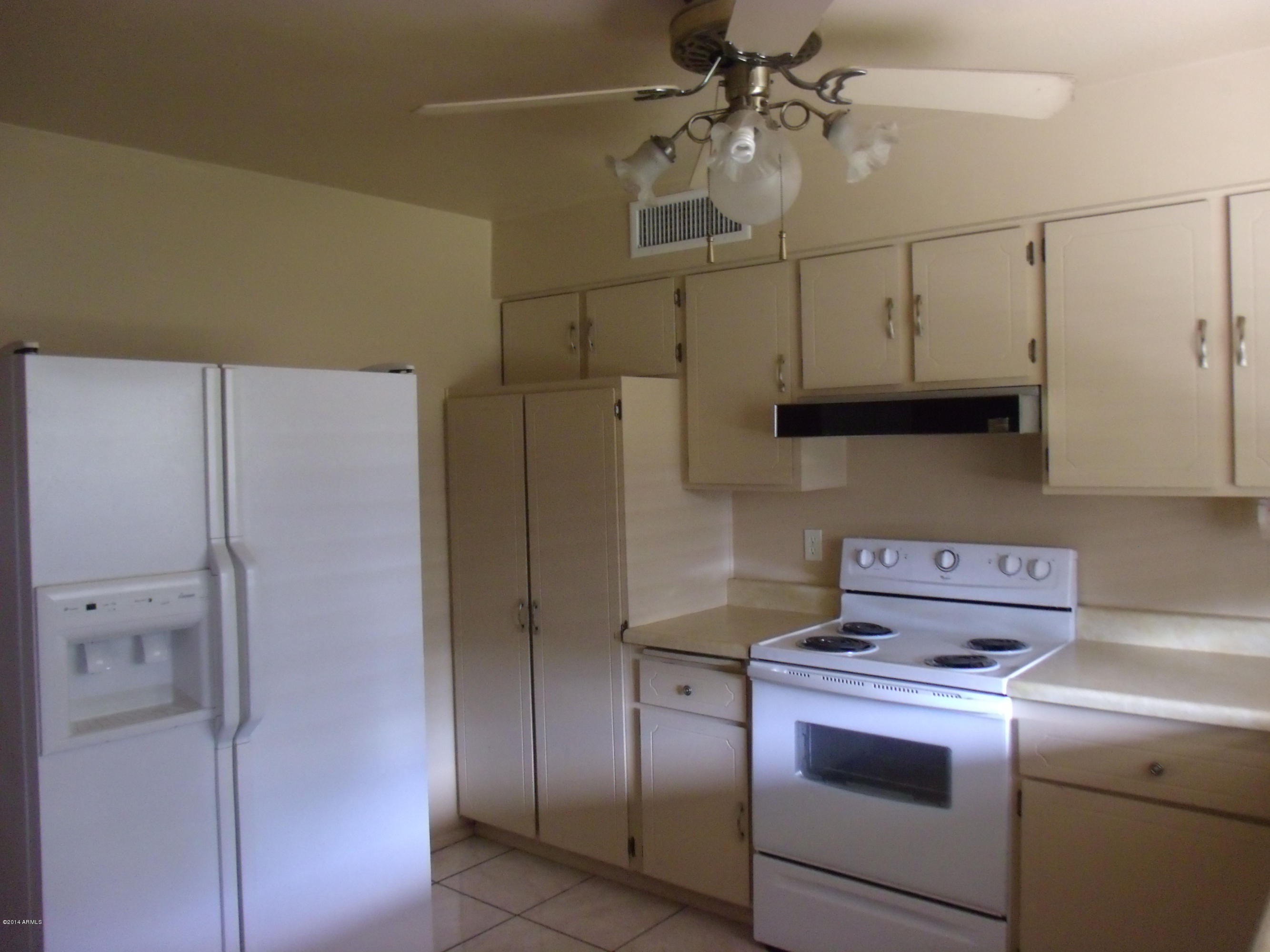 2307 East Kathleen Road Phoenix, AZ 85022 - Photo 3 of 14 Kitchen