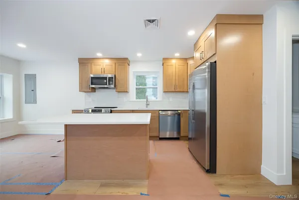 $5,000 | 1 Dean Place, Poughkeepsie, NY 12601
