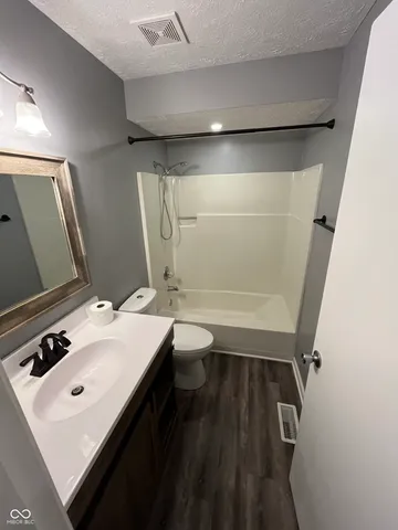 $1,825 | 627 San Carlos Drive, Greenwood, IN 46142