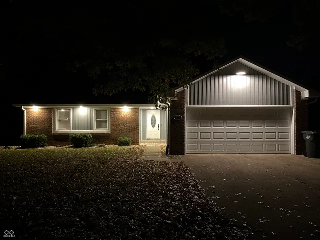 $1,825 | 627 San Carlos Drive, Greenwood, IN 46142