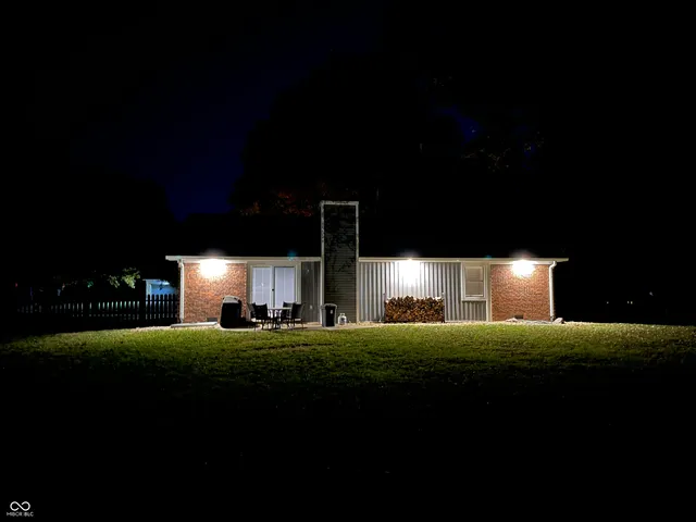 $1,825 | 627 San Carlos Drive, Greenwood, IN 46142