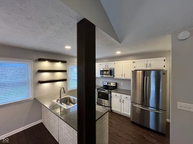 $1,825 | 627 San Carlos Drive, Greenwood, IN 46142