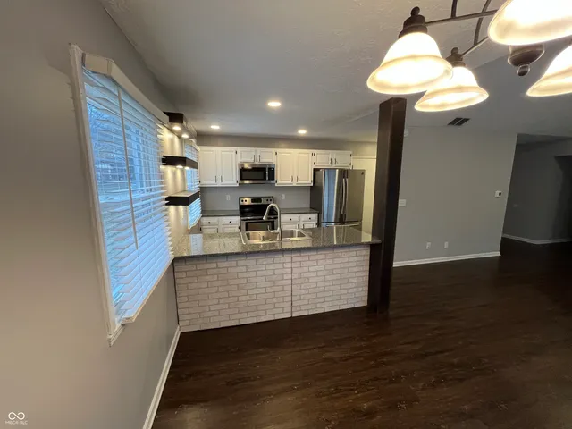 $1,825 | 627 San Carlos Drive, Greenwood, IN 46142