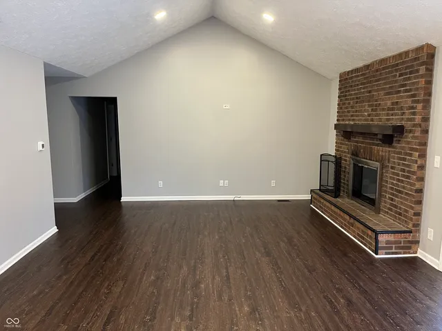 $1,825 | 627 San Carlos Drive, Greenwood, IN 46142