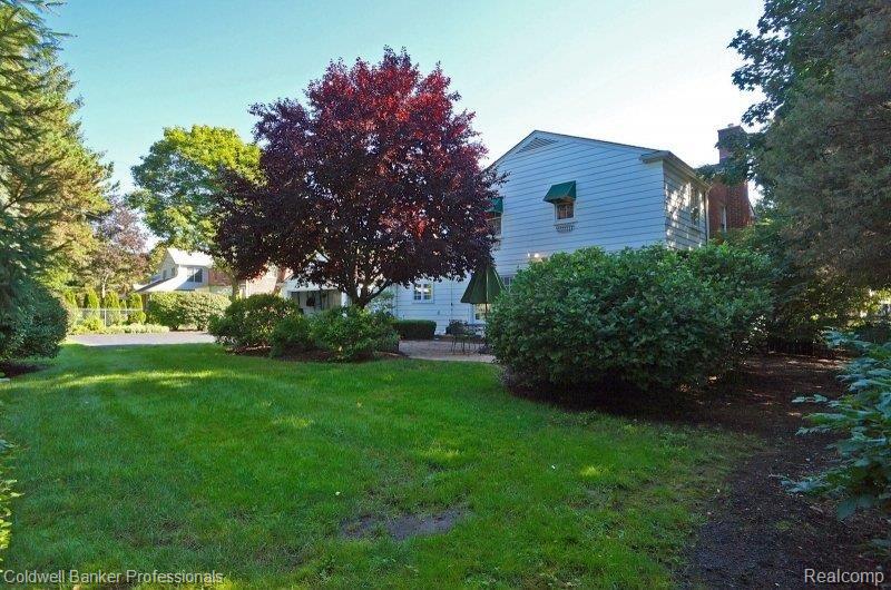 725 Half Moon Road Bloomfield Hills, MI 48301 - Photo 25 of 25 Side/Rear Grounds
