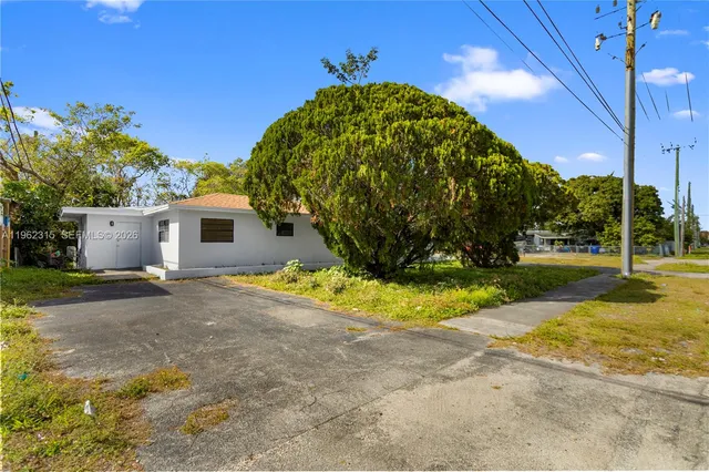 $3,900 | 6200 Fletcher Street, Hollywood, FL 33023