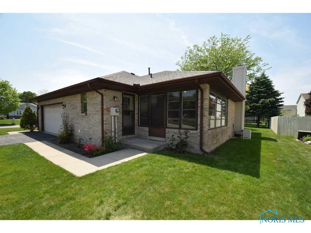547 Thackeray Road Maumee, OH 43537 - Photo 10 of 14 Exterior Side View.
