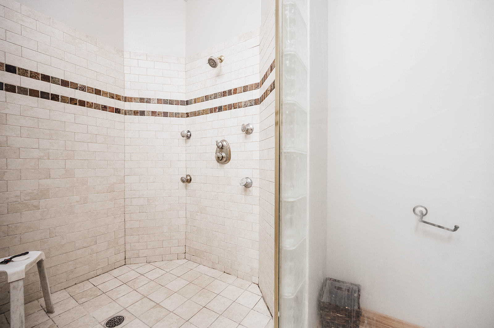 9S151 Granart Road Plano, IL 60545 - Photo 26 of 48 a bathroom with a shower