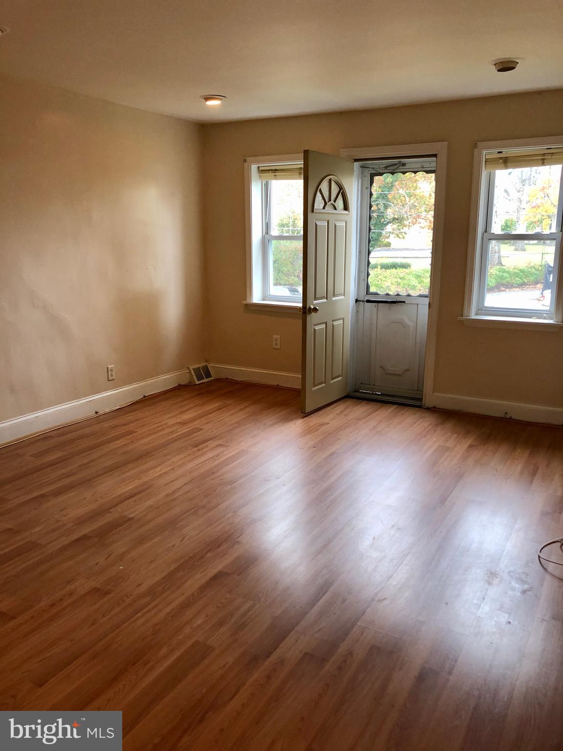 4042 West Ford Road Philadelphia, PA 19131 - Photo 5 of 9 Living Room with View to Balcony