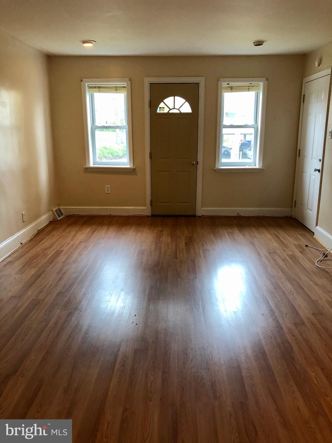 4042 West Ford Road Philadelphia, PA 19131 - Photo 6 of 9 Living Room