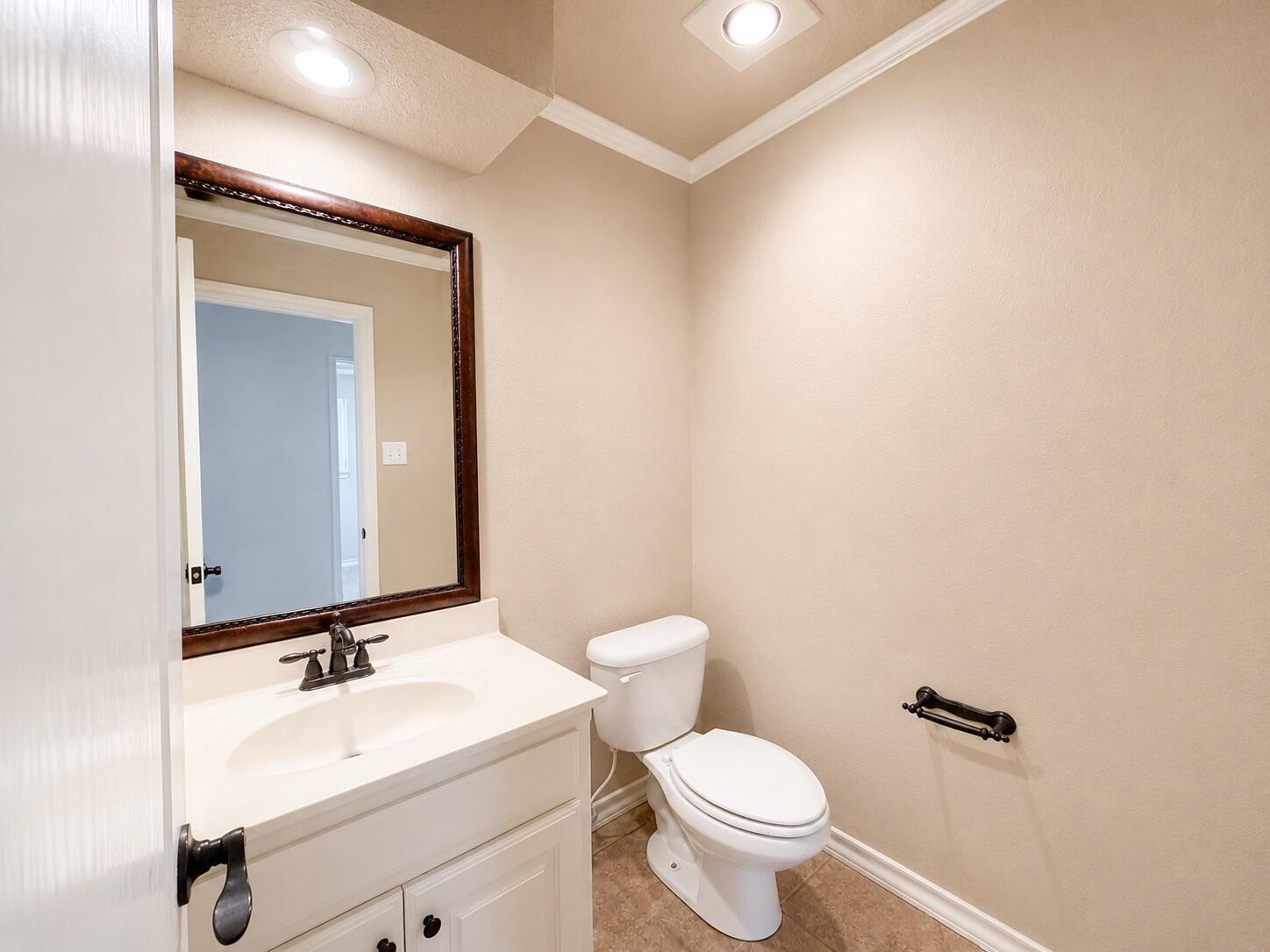 6207 75th Place Lubbock, TX 79424 - Photo 16 of 16 HalfBath