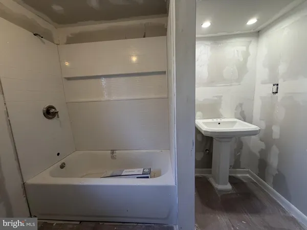 $3,700 | 322 Nicholson Road, Mount Ephraim, NJ 08059