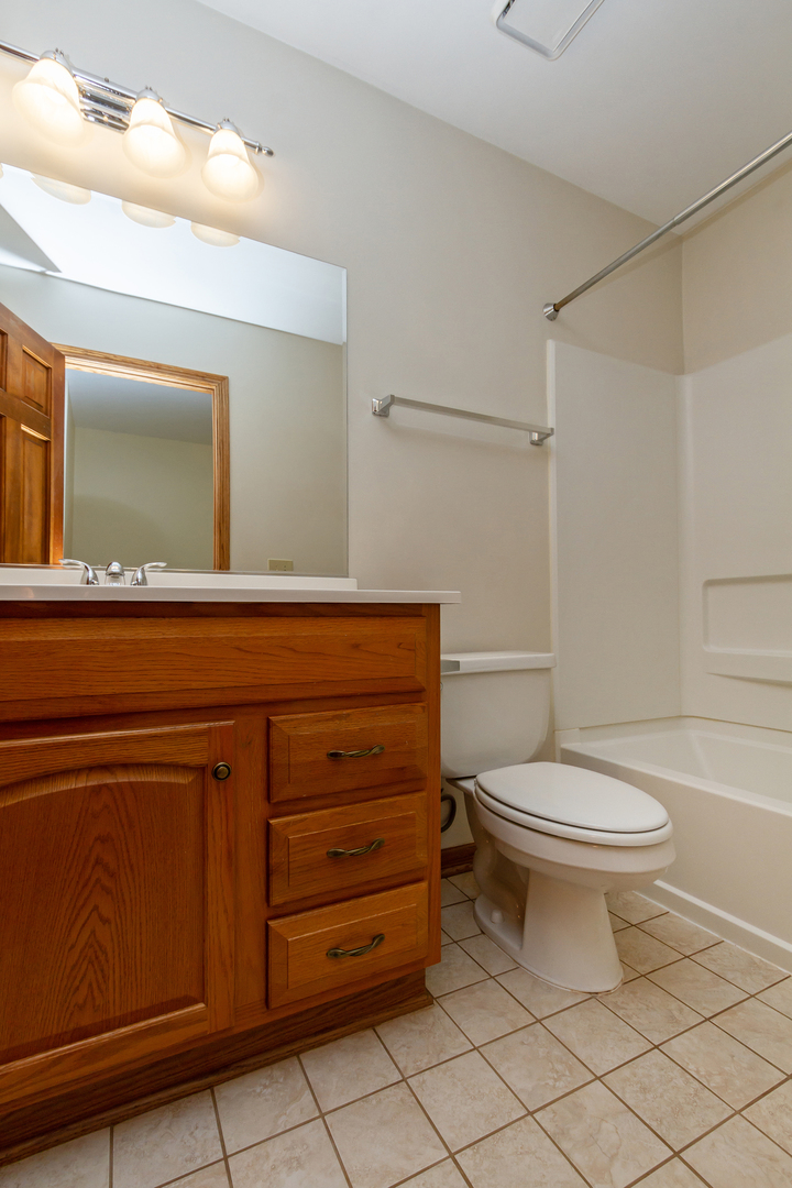 291 Nautical Way Elgin, IL 60123 - Photo 17 of 21