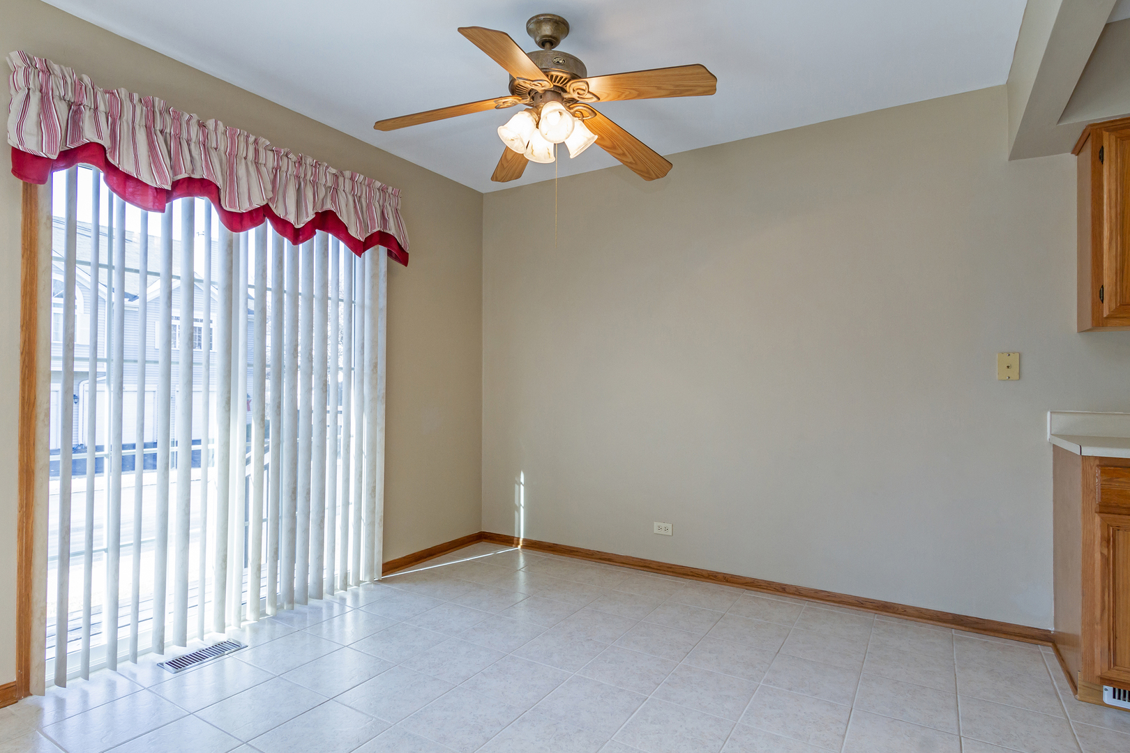 291 Nautical Way Elgin, IL 60123 - Photo 7 of 21