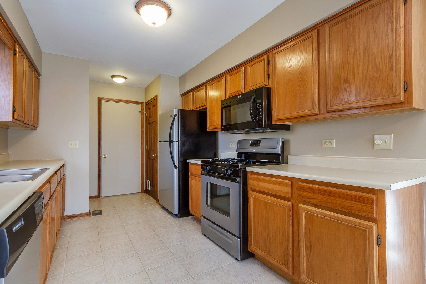 291 Nautical Way Elgin, IL 60123 - Photo 8 of 21