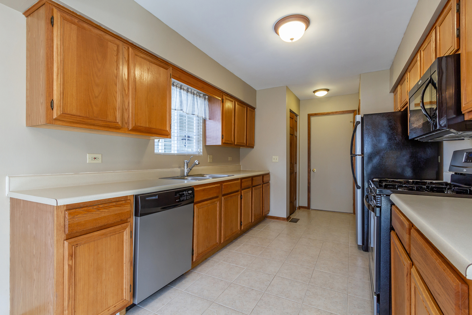 291 Nautical Way Elgin, IL 60123 - Photo 9 of 21