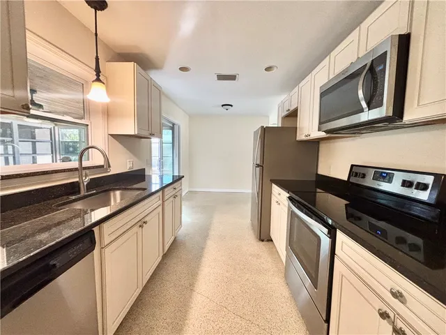 $1,850 | 730 17th Avenue, Vero Beach, FL 32962