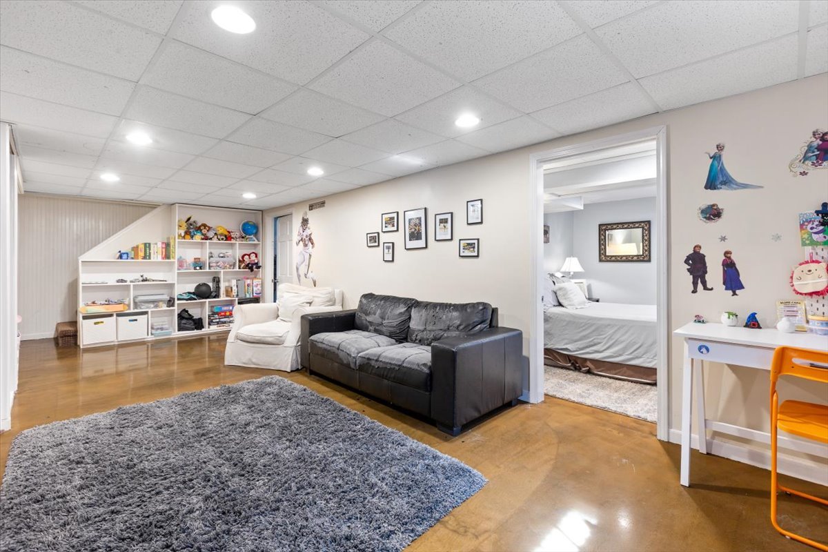 7205 Kidwell Road Downers Grove, IL 60516 - Photo 14 of 22 Gallery Image 14