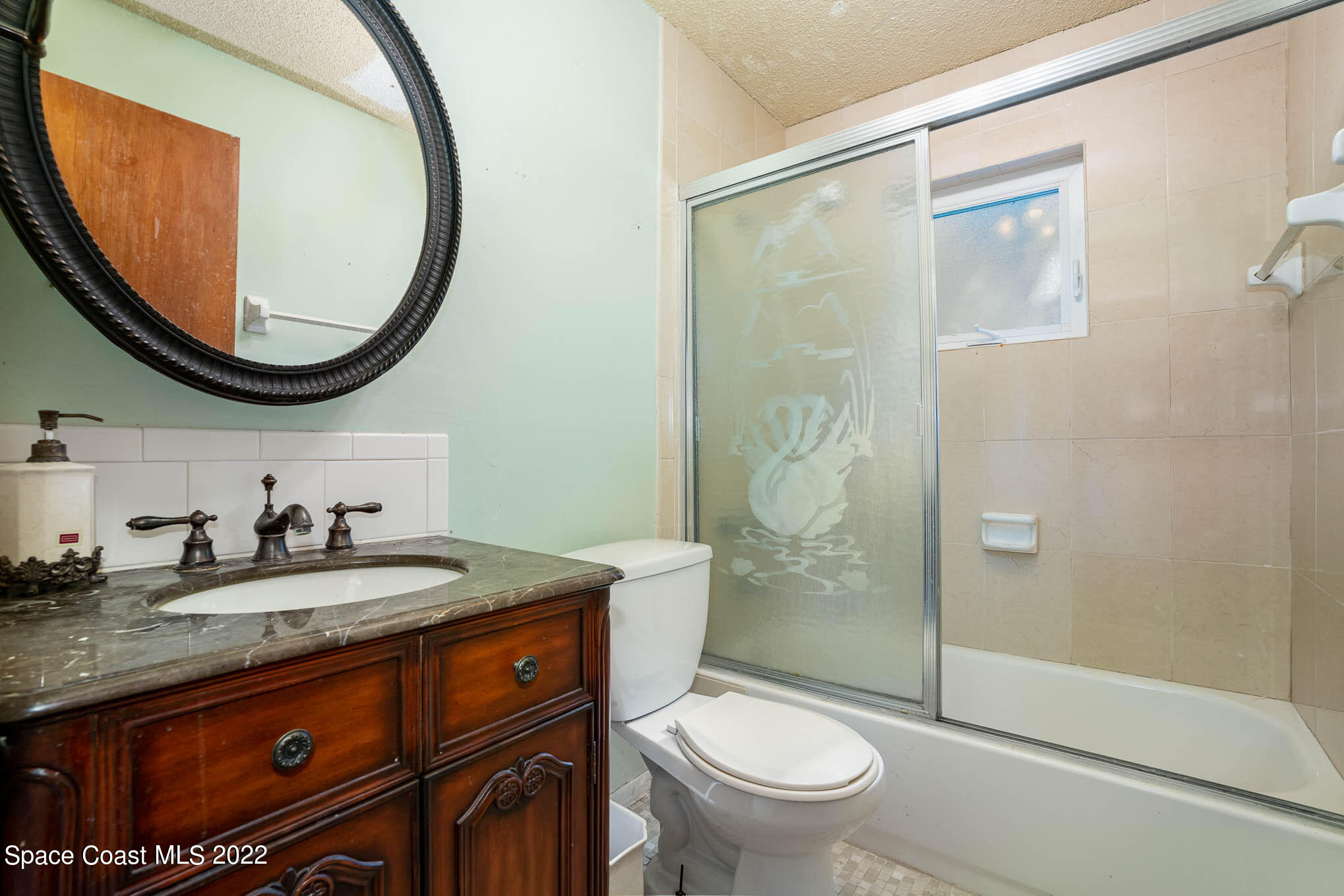 447 Count Street Melbourne, FL 32901 - Photo 14 of 24 2nd Bathroom
