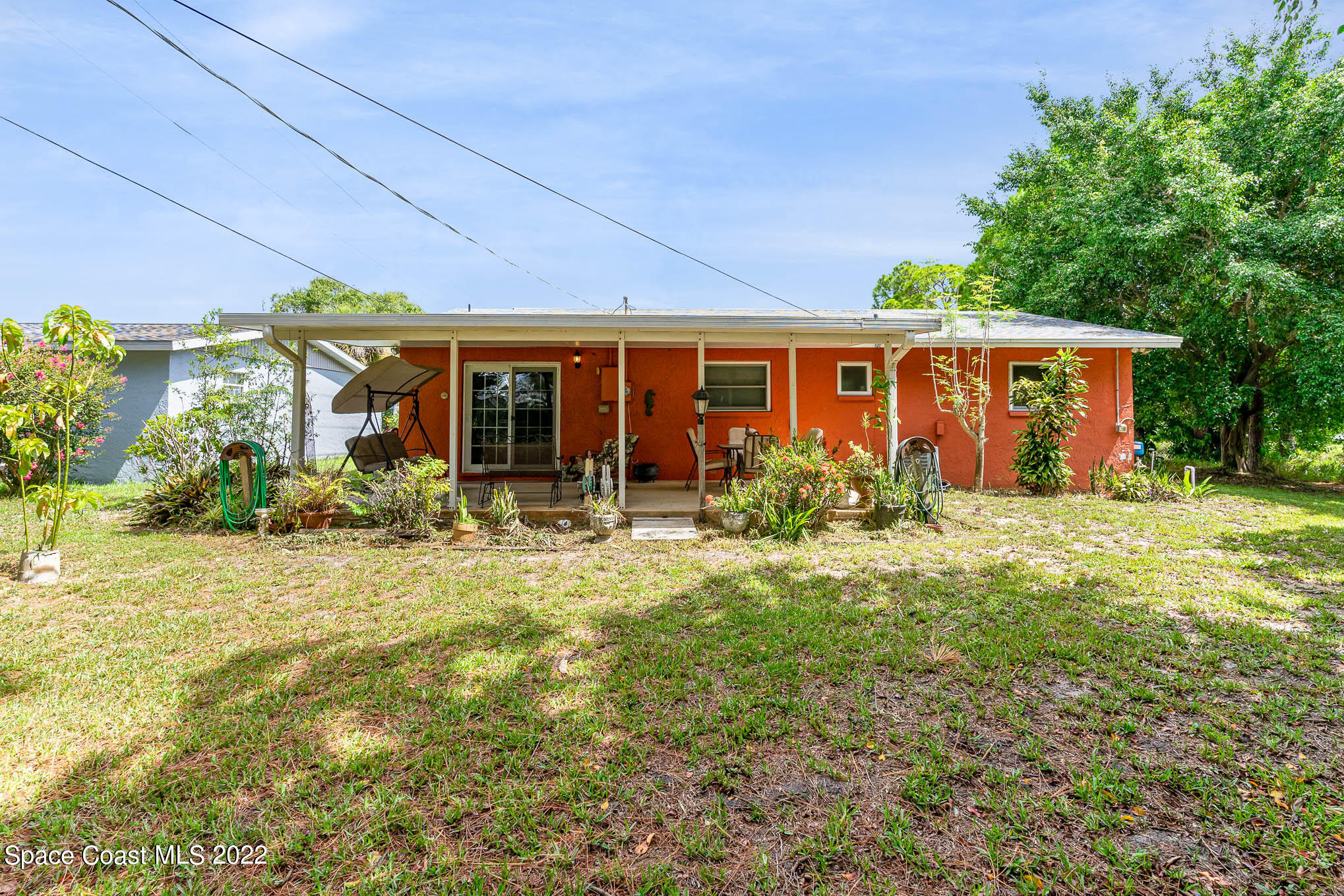 447 Count Street Melbourne, FL 32901 - Photo 17 of 24 a front view of house with yard