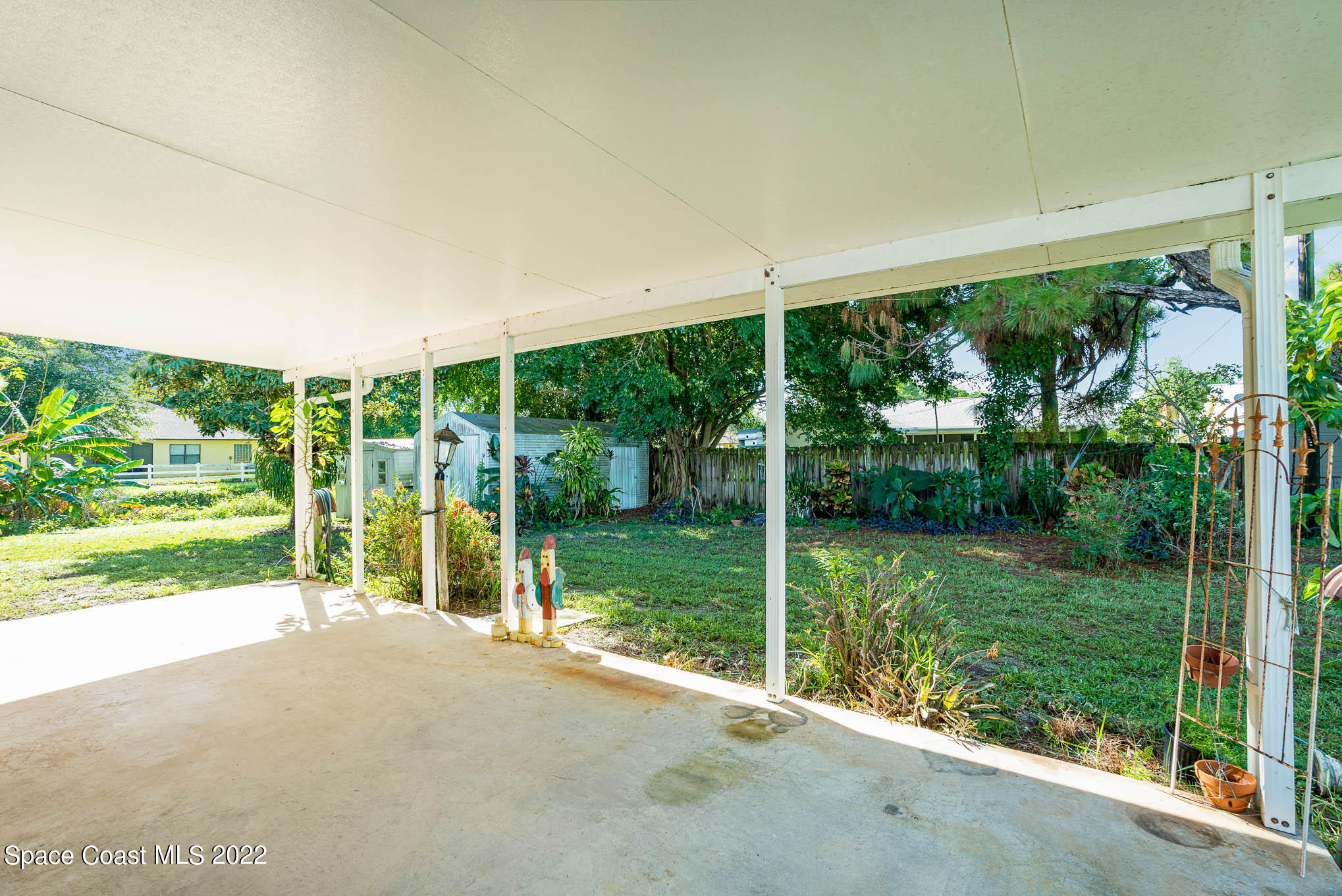 447 Count Street Melbourne, FL 32901 - Photo 22 of 24 a view of a garden with plants and large trees