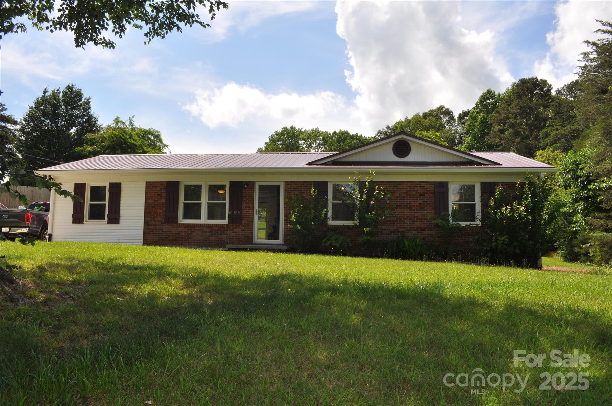 125 Heritage View Road Hickory, NC 28601 - Photo 1 of 24 Gallery Image 1