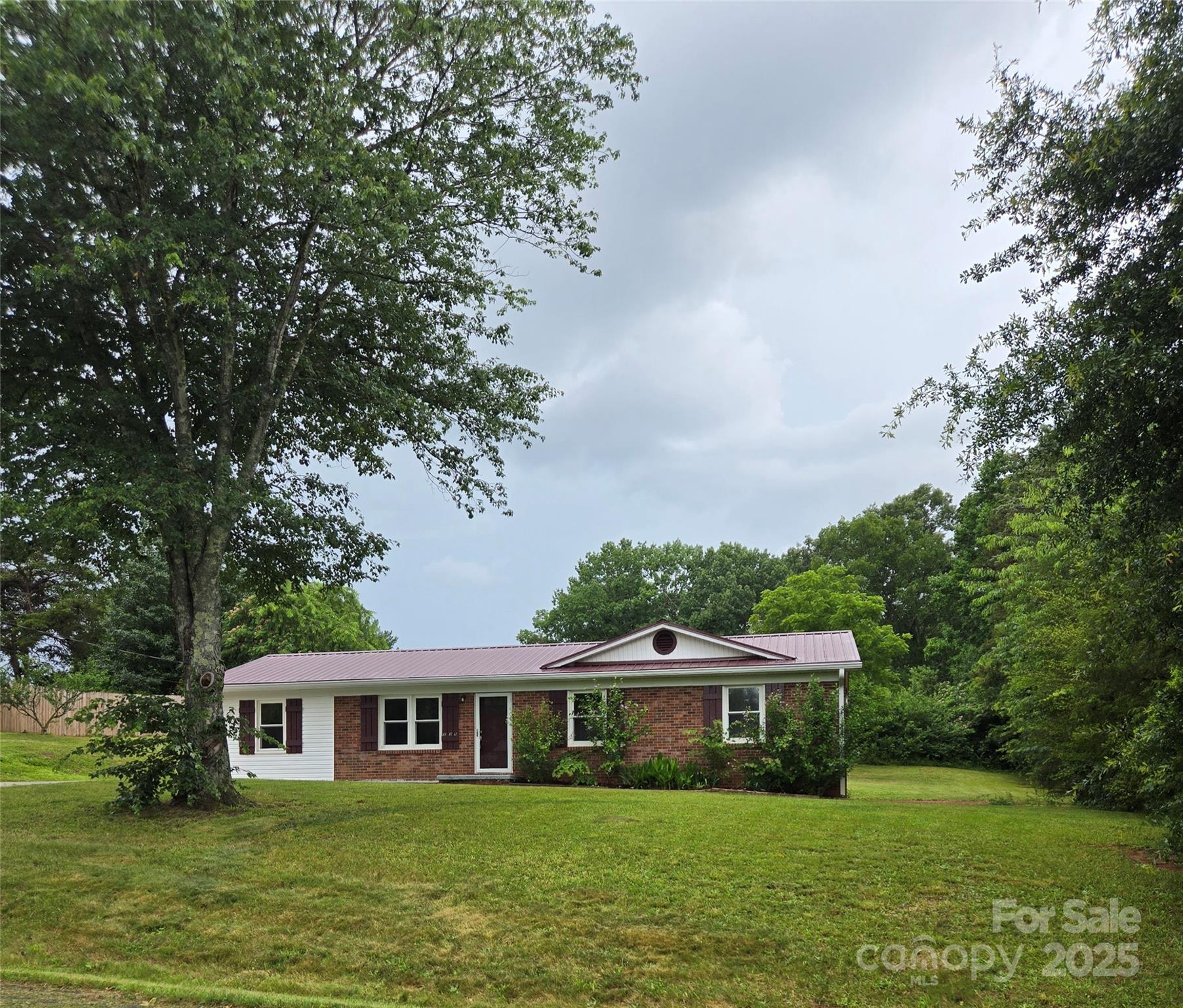 125 Heritage View Road Hickory, NC 28601 - Photo 2 of 24 Gallery Image 2