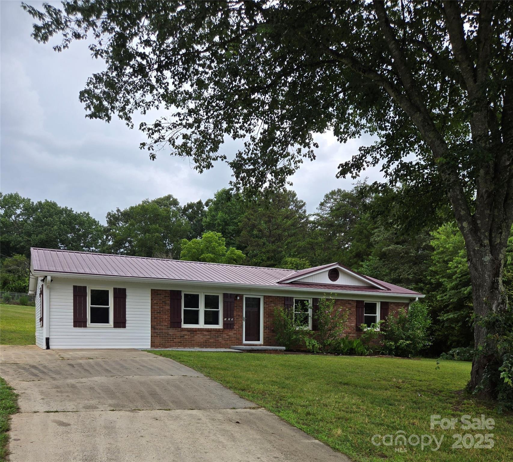 125 Heritage View Road Hickory, NC 28601 - Photo 3 of 24 Gallery Image 3