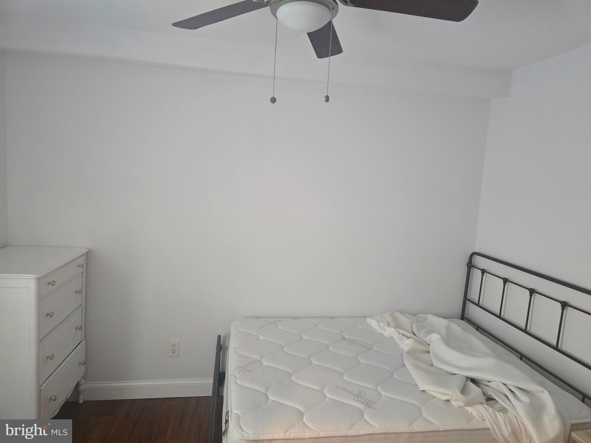 116 Grape Street, Unit 6 Philadelphia, PA 19127 - Photo 4 of 27 a bedroom with a bed and a window
