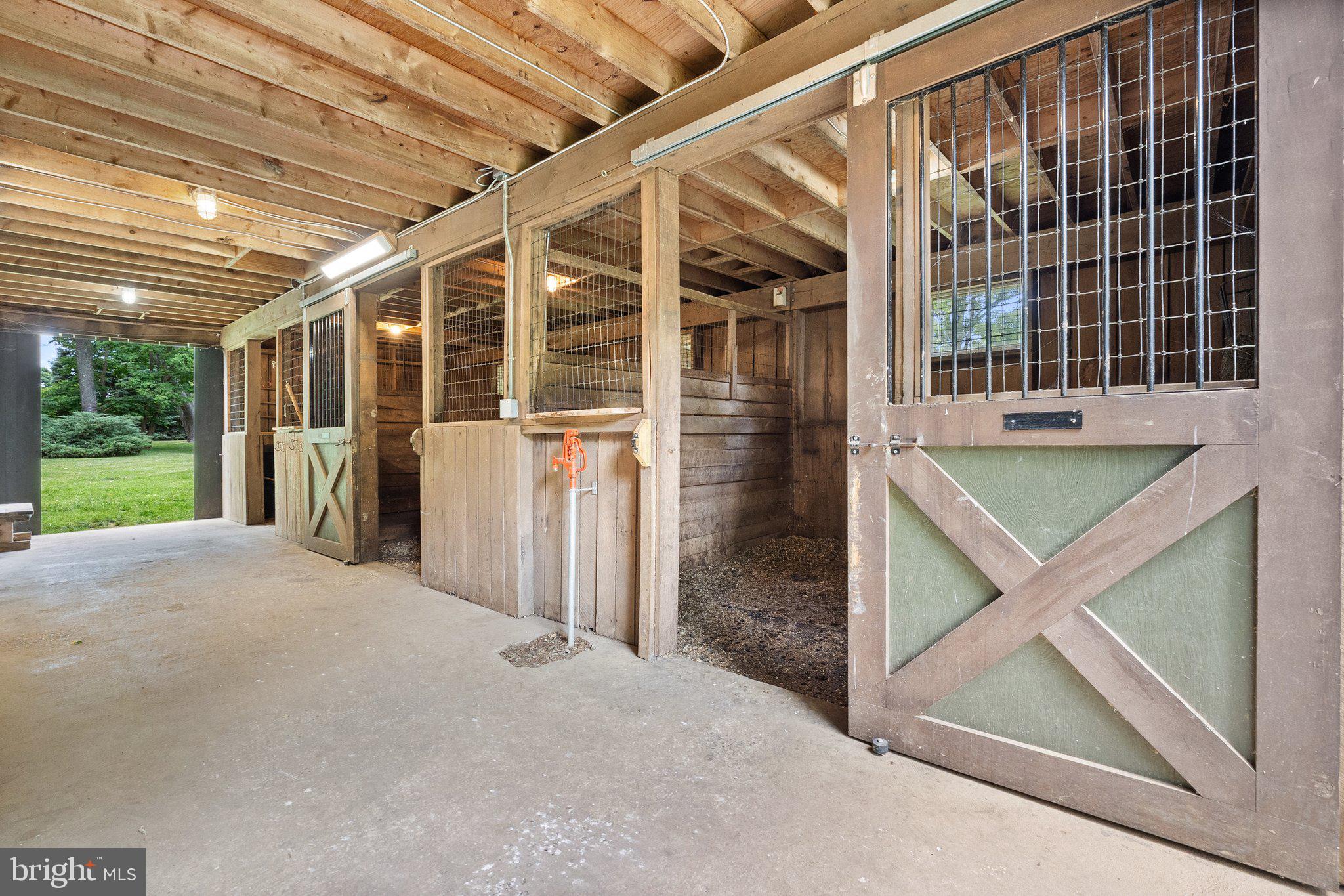 21056 Beaverdam Bridge Road Middleburg, VA 20117 - Photo 95 of 109 Barn / Stalls