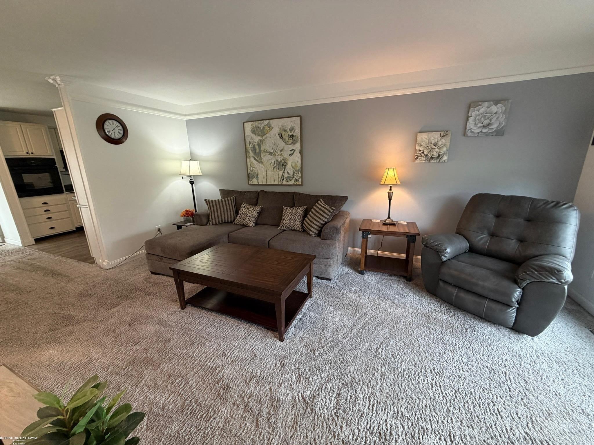 28357 New Castle Road Farmington, MI 48331 - Photo 15 of 46 50203049-e858f501-59ab-40c6-828b-92ae7f85d1a2.JPG
