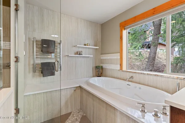 $3,600,000 | 2537 Lakeshore Drive, Sagle, ID 83860