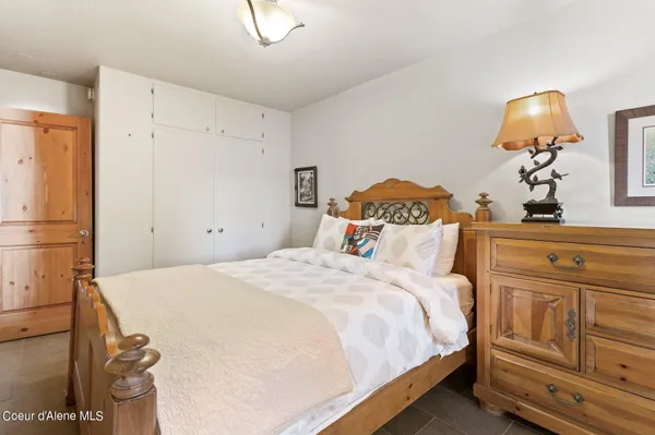 $3,600,000 | 2537 Lakeshore Drive, Sagle, ID 83860